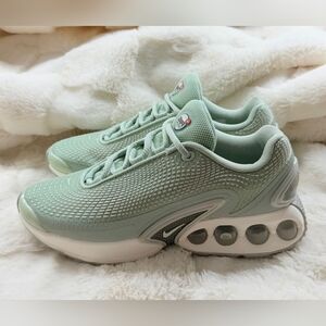 Nike Air Max DnWomen’s Mint Green Sneakers No Box